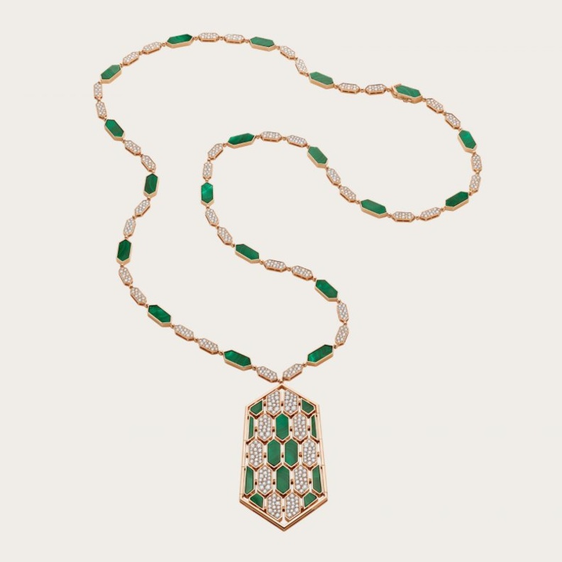 قلائد طويلة لموسم الأعياد