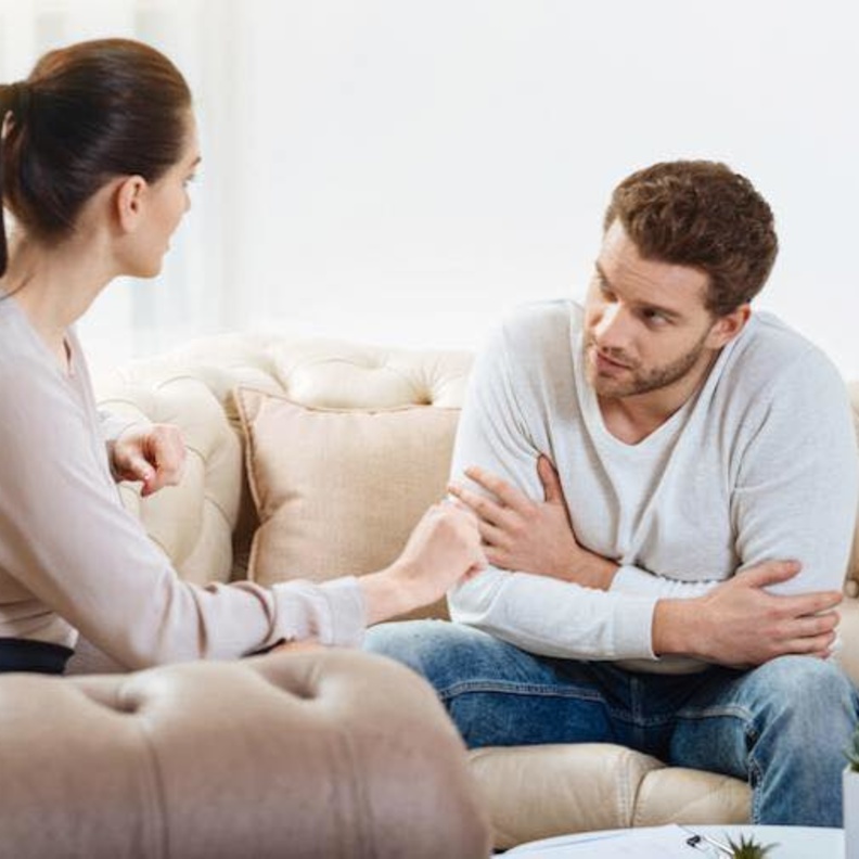 كيفية التعامل مع الزوج الذي يفشي الاسرار