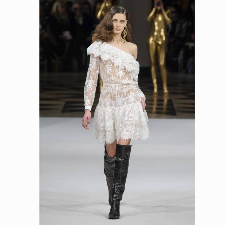 موديلات فساتين دانتيل كم طويل من الدور العالمية