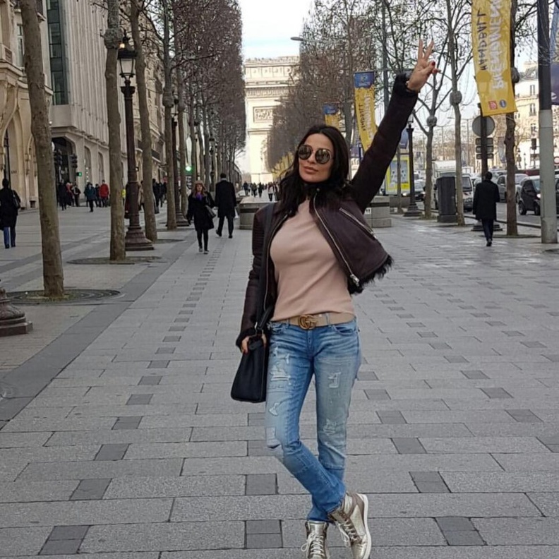 نادين نجيم بملابس كاجوال