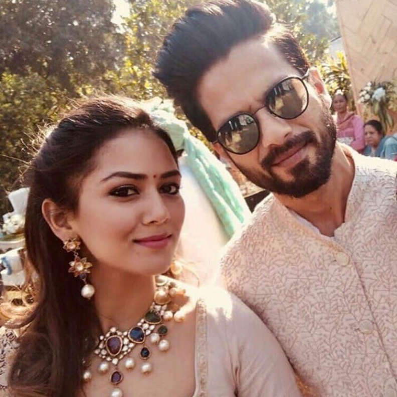 شاهيد كابور وميرا راجبوت في حفل زفاف أقيم مؤخرا في مدينة دلهي
