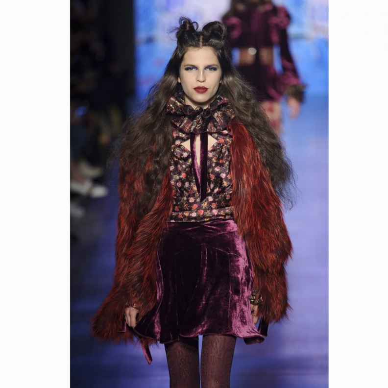 جاكيتات بالفرو من الدّور العالمية