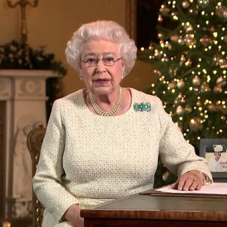 ملكة بريطانيا تثني على زوجها في خطابها السنوي