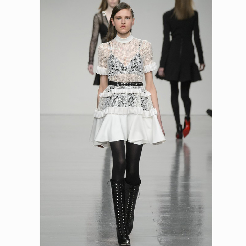 فساتين قصيؤة لمناسبات نهاية العام