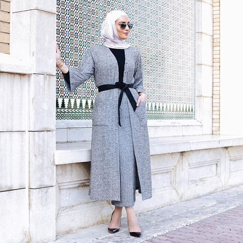 دلال الدوب باطلالة شتوية انيقة