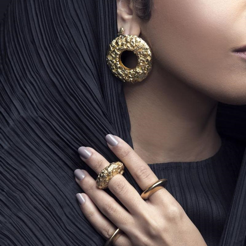 استوحت علياء بن عمير مجموعتها من اللبان