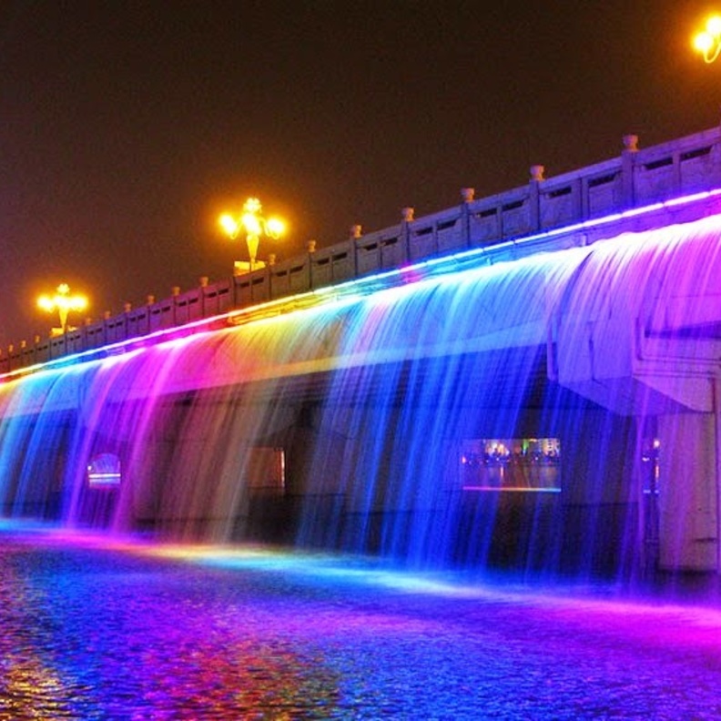 من جسر الشيخ زايد