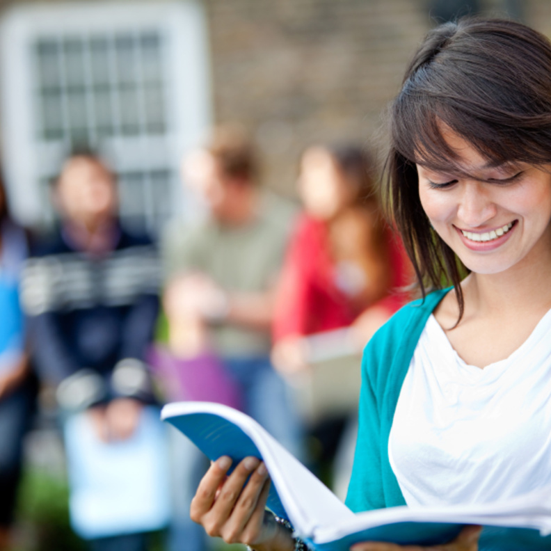  القراءة بصوت مرتع يساعد على الحفظ