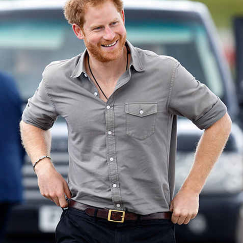 اطلالات الأمير هاري الكاجوال والكلاسيكية