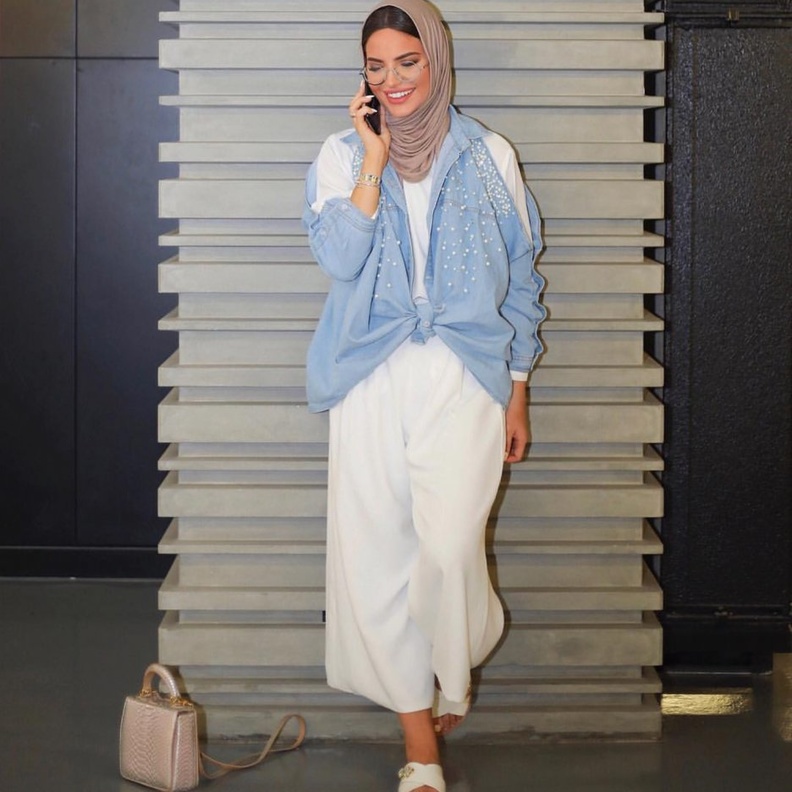 قميص خريفي للمحجبات مربوطة بواسطة شنطة الحزام بأسلوب آسيا عاكف