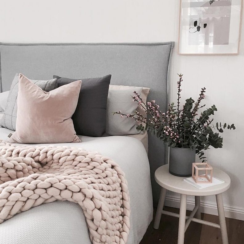 ديكور مودرن لغرفة نوم باللون الرمادي