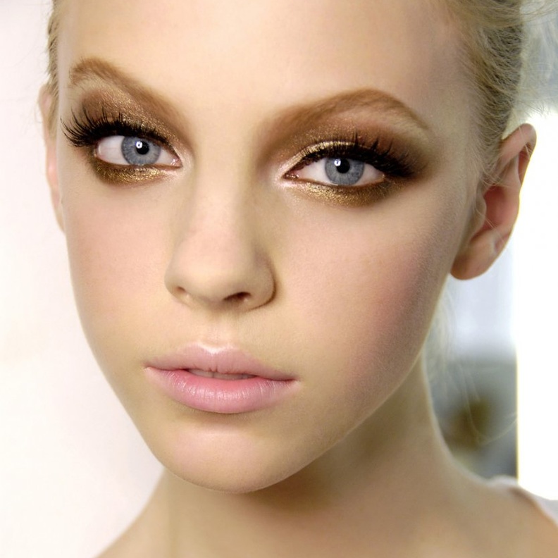 مكياج ملفت لسهرة راس السنة