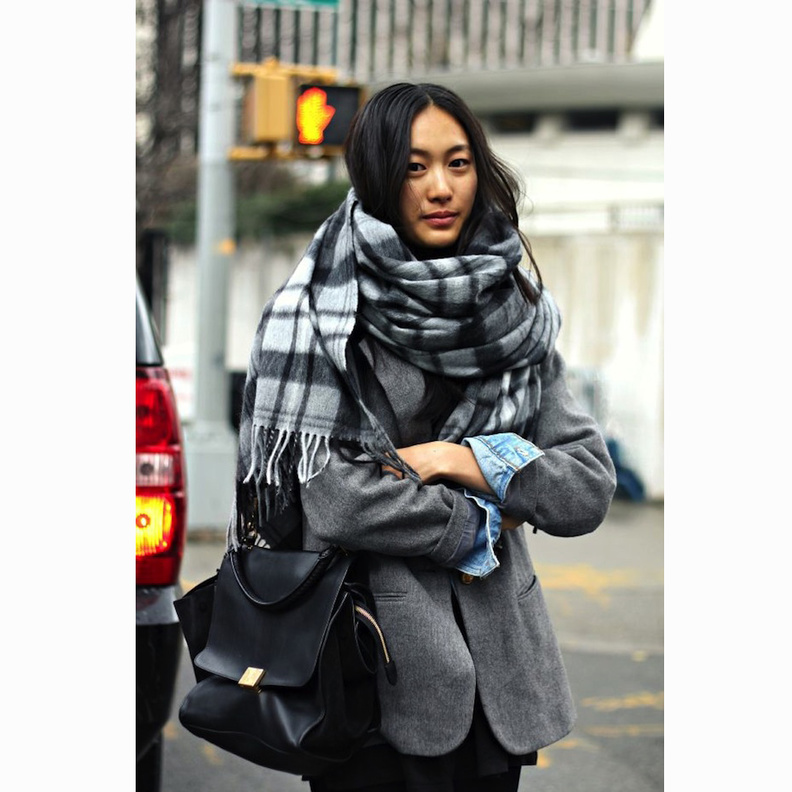 احصلي على الإطلالة المثالية للشتاء مع الشال