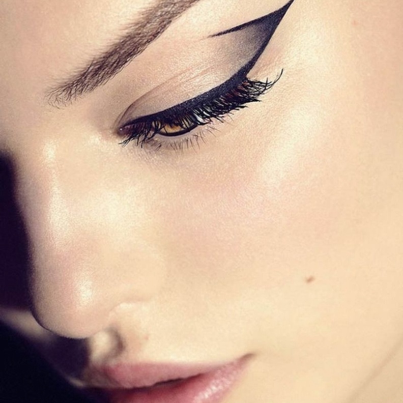  6 طرق مختلفة لرسم آيلاينر