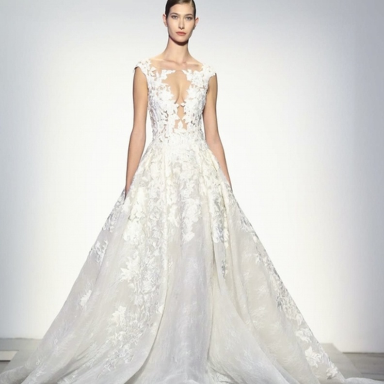 فساتين زفاف محتشمة من مجموعة المصمم الفييتنامي Phuong My ضمن اسبوع الموضة بدبي