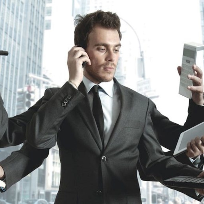 هو ايضا شخص رومانسي ويبحث عن الاستقرار في العلاقة