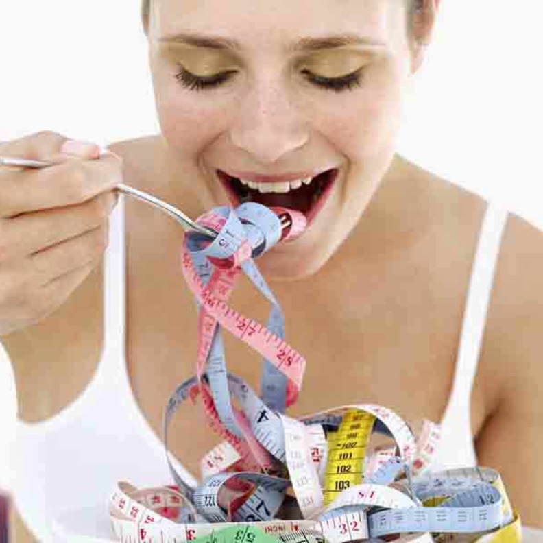 التوقف عن تناول الوجبات الرئيسية قبل النوم بثلاث ساعات من الحلول التي تحد من شهيتك بعد الزواج