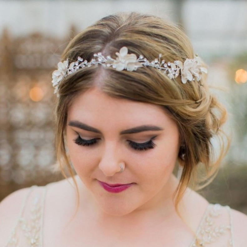 تسريحة ناعمة مع الباف من الأمام