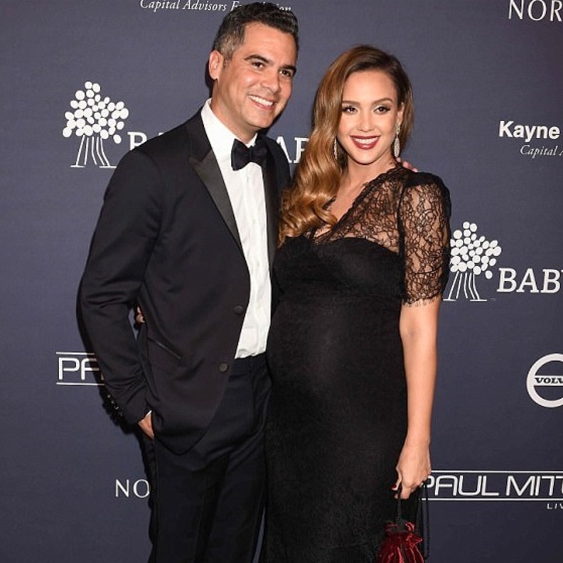 جيسيكا ألبا وكاش وارن