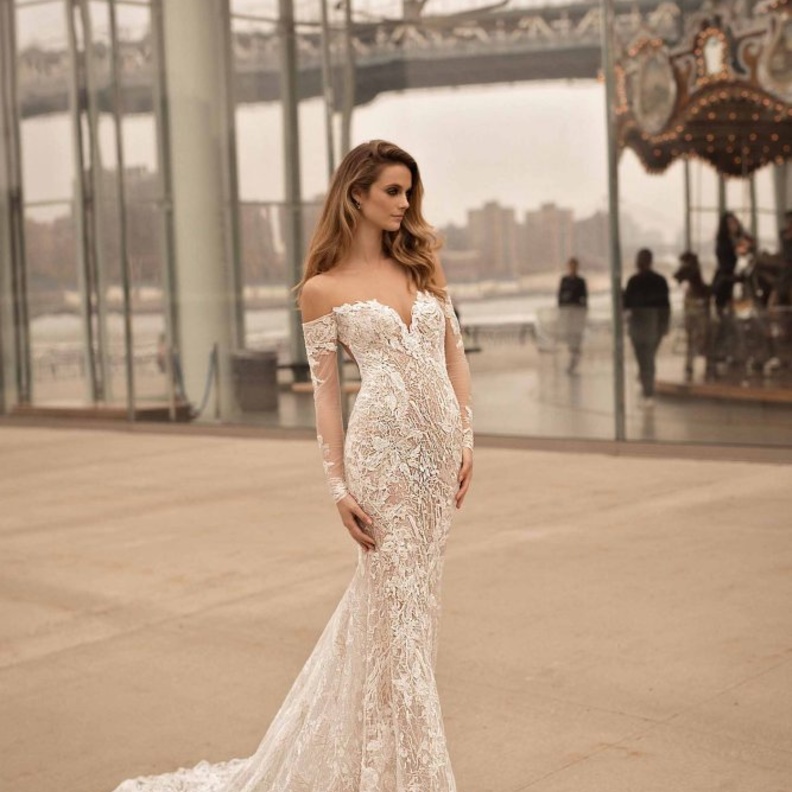 فستان عرس من Berta مكشوف الاكتاف