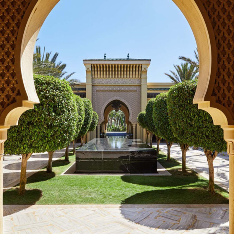 الفندق المميز والمسبح الخارجي