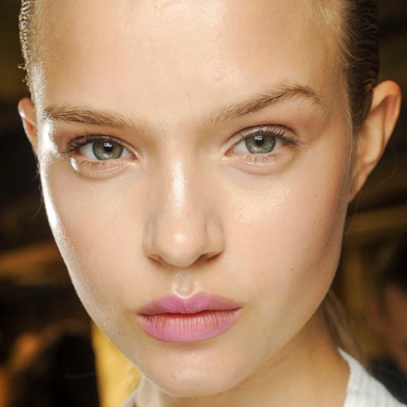 يعالج السكر جفاف البشرة وبهتان الوجه