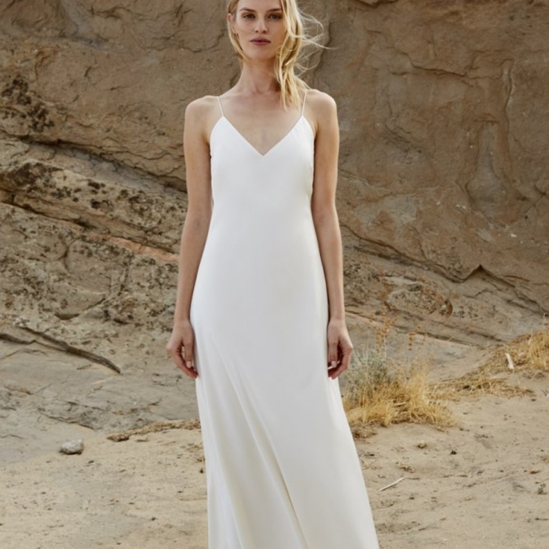 فساتين زفاف ناعمة و بقصات جذابة من مجموعة ريم عكرا لخريف 2018