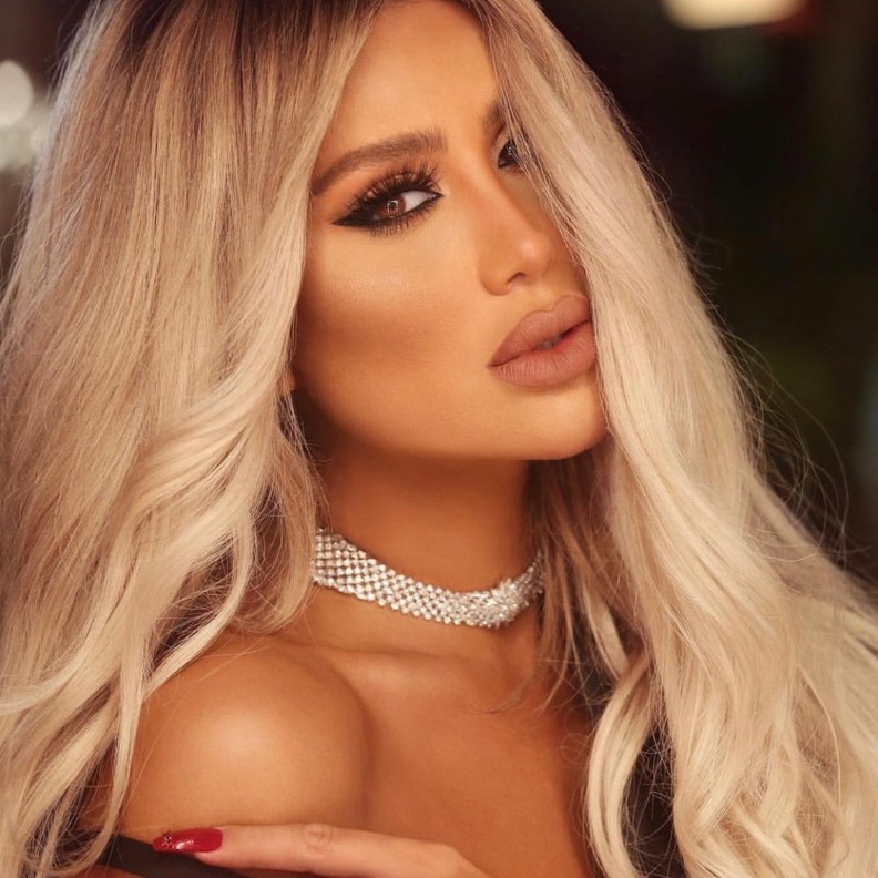 جربي أسلوب مايا الجديد في إطلالتك القادمة