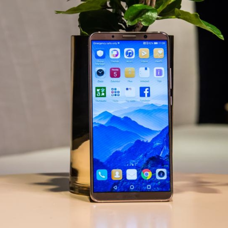 سلسلة  HUAWEI Mate 10 Pro  مزوّدة بمترجم سريع مدعوم بإمكانات الذكاء الاصطناعي