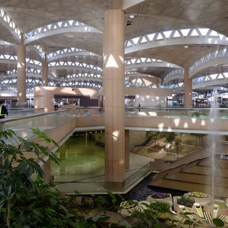 مطار الملك خالد الدولي بالرياض