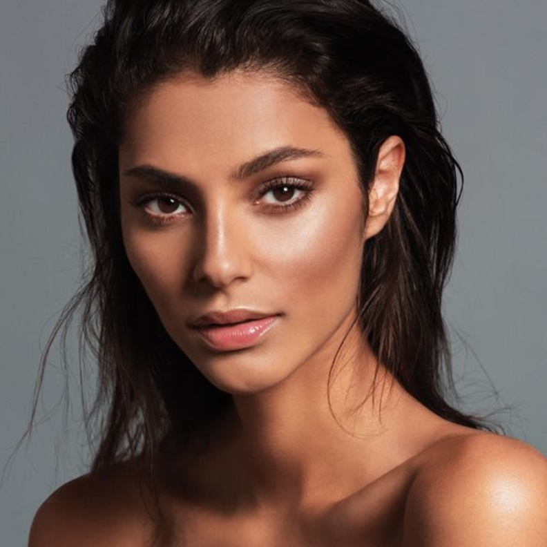 تعرفي على أبرز درجات البلاشر للبشرة الحنطية