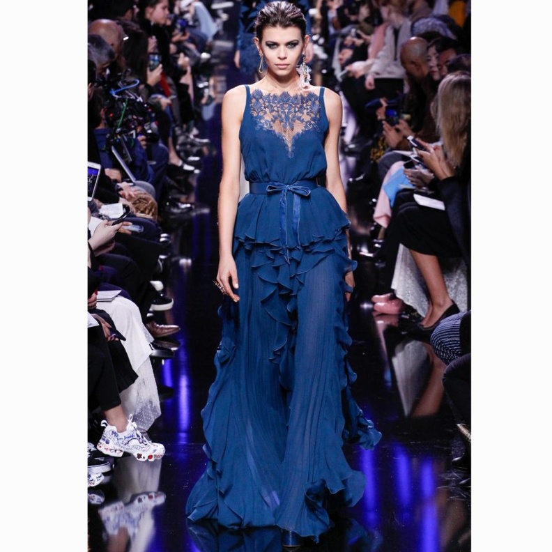 فستان من Zuhair Murad من الاورغانزا والحرير