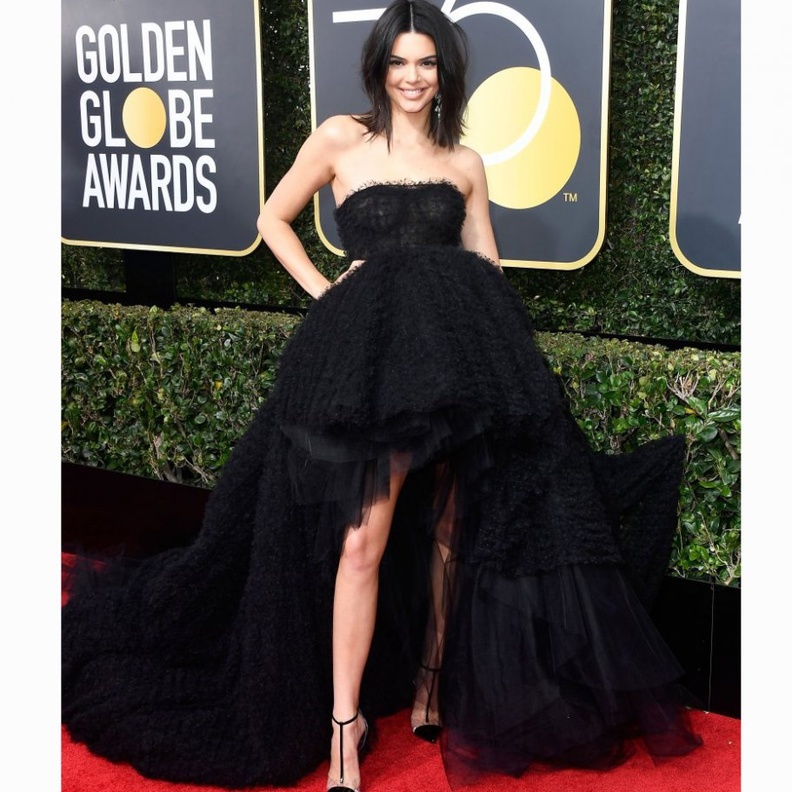 فستان اسود فاخر ارتدته Diane Krugerمن Prada