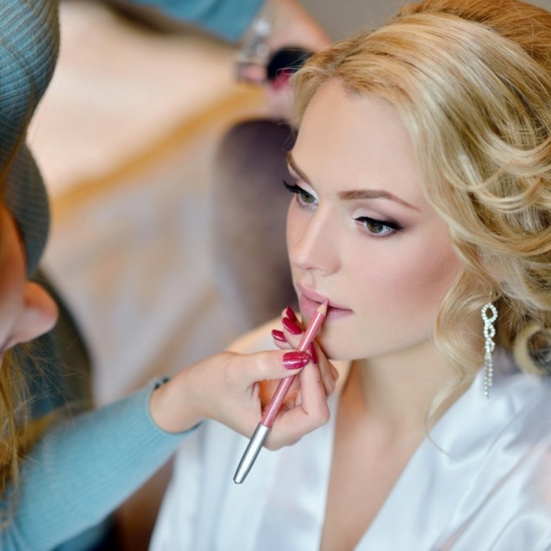 مكياج عرايس للبشرة الحنطية مع الظلال الملونة