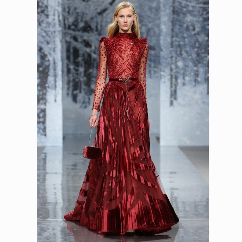 فساتين سهرة لإطلالة جذابة و انيقة من مجموعة ايلي صعب