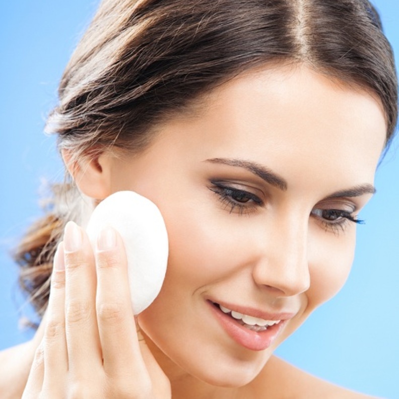 تنظيف البشرة المختلطة