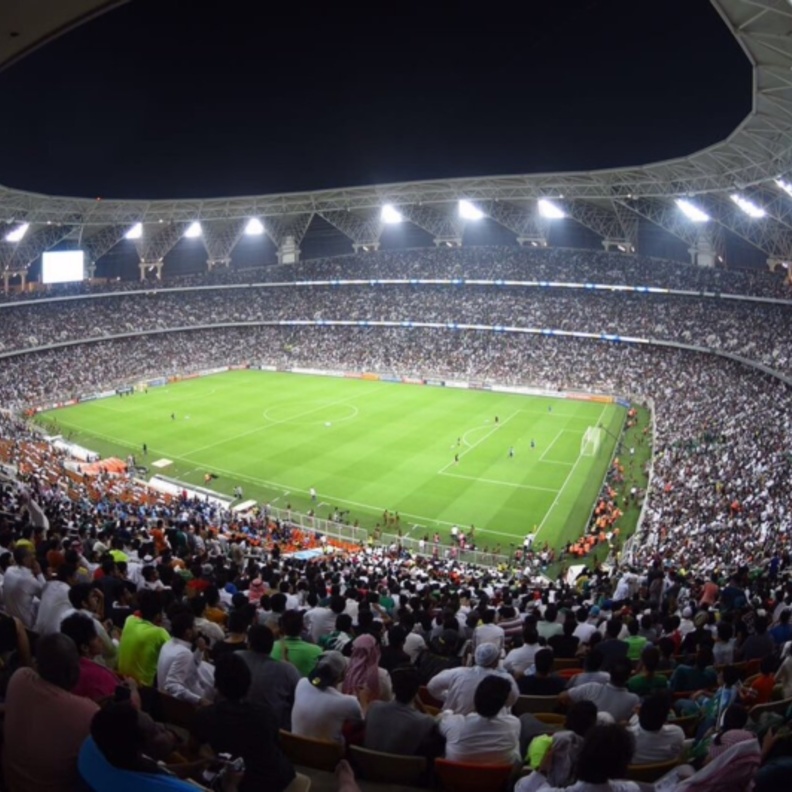 ملعب الجوهرة يدخل التاريخ من أوسع أبوابه بعد حضور العائلات لأول مرة في مدرجاته