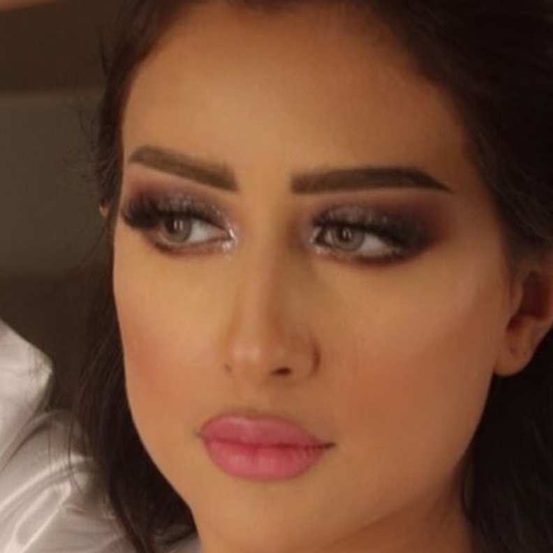 فرح الهادي في حفل زفافها