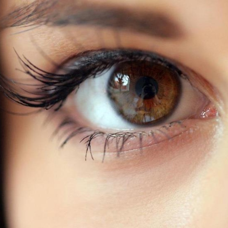 رفة العين من أعراض شلل أعصاب العين