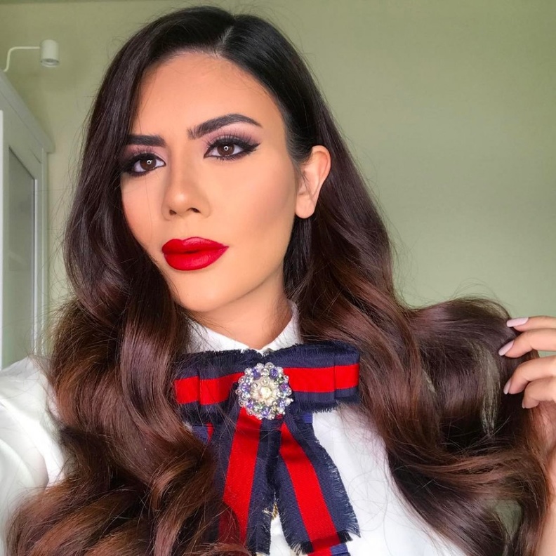 رسمات ايلاينر على الجفون العليا باسلوب هدى بيوتي