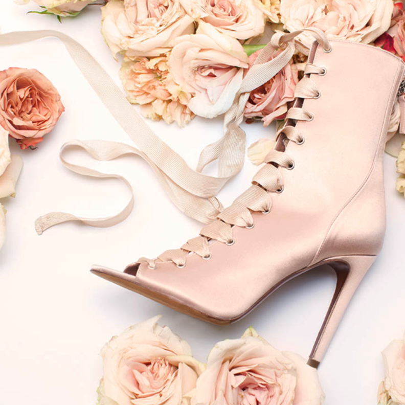 حذاء زهري مع ستراس