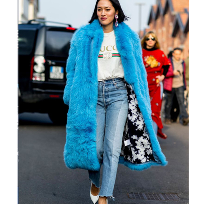 اختاري اللون الأزرق لاطلالة شبابية هذا الموسم