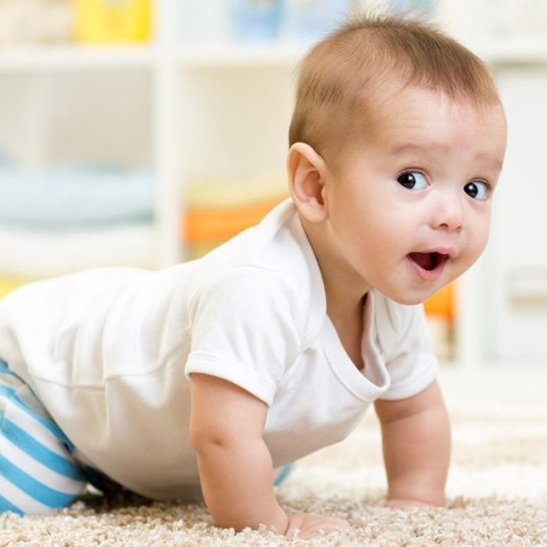 علامات تدل على تأخر نمو الطفل الرضيع