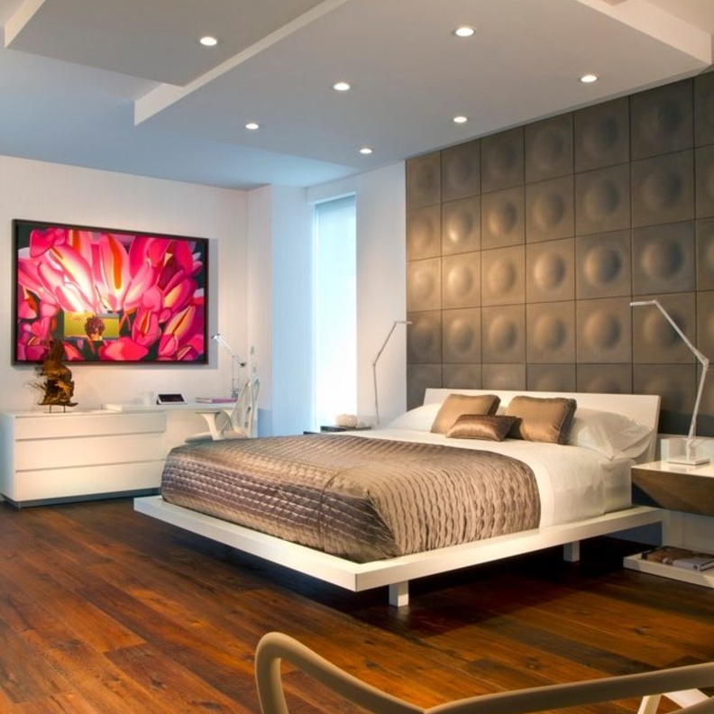 تصميم من الجبس بالأبيض و البيج لسقف غرفة الجلوس