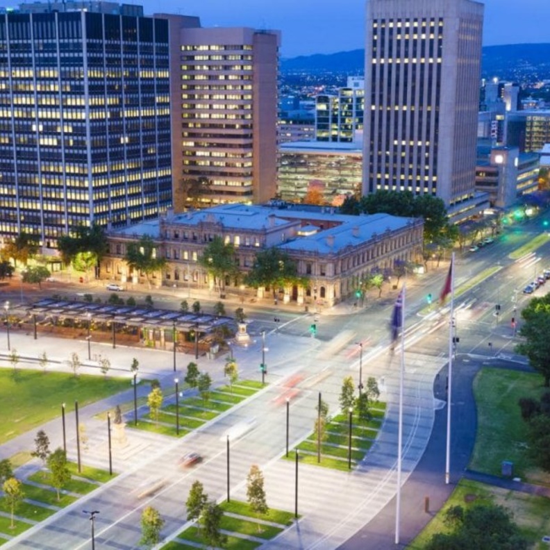 من اديلايد.