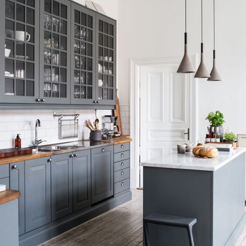 خزائن مطبخ رائعة بلونها الرصاصي