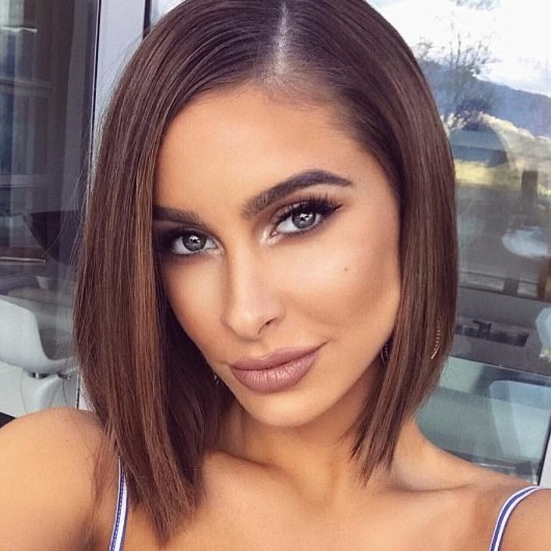 موديل أسترالية تحكي عن شهامة ذا روك معها ؟