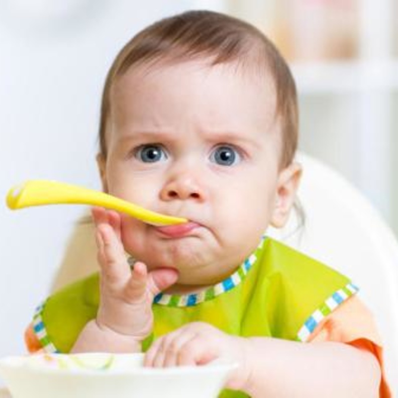 7 أطعمة غير آمنة لطفلكِ الرضيع