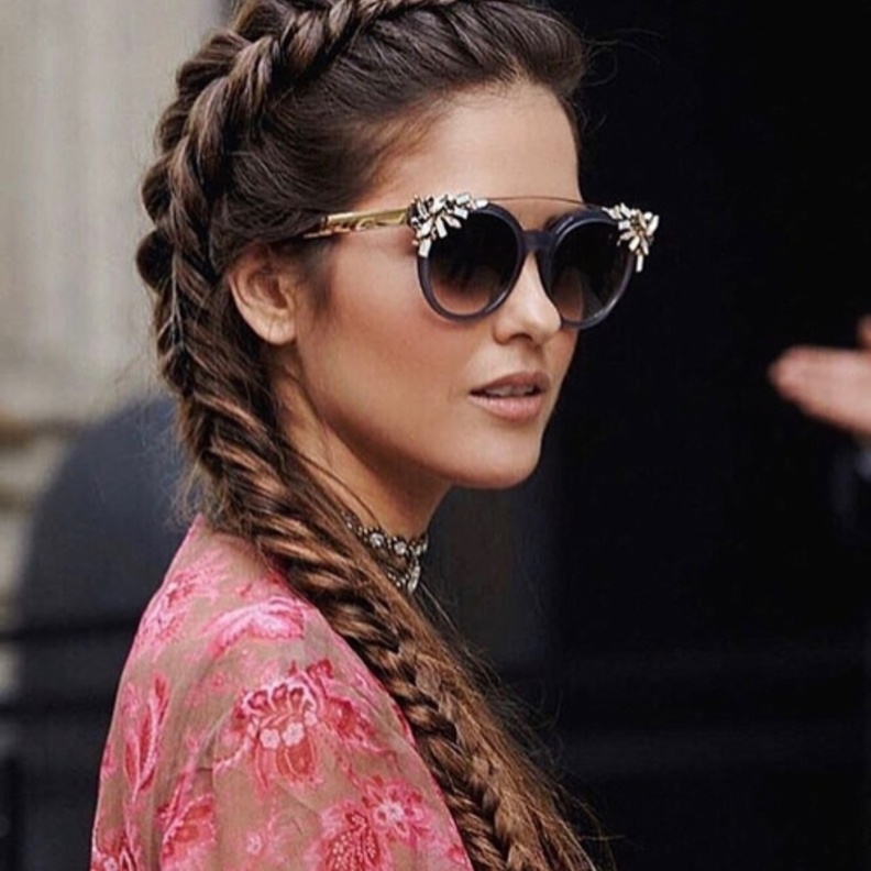 لفي شعرك بأكمله بواسطة الضفائر