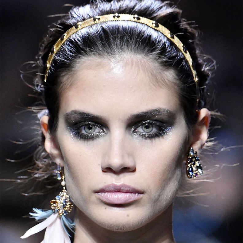 مكياج براق وذهبي للسهرات